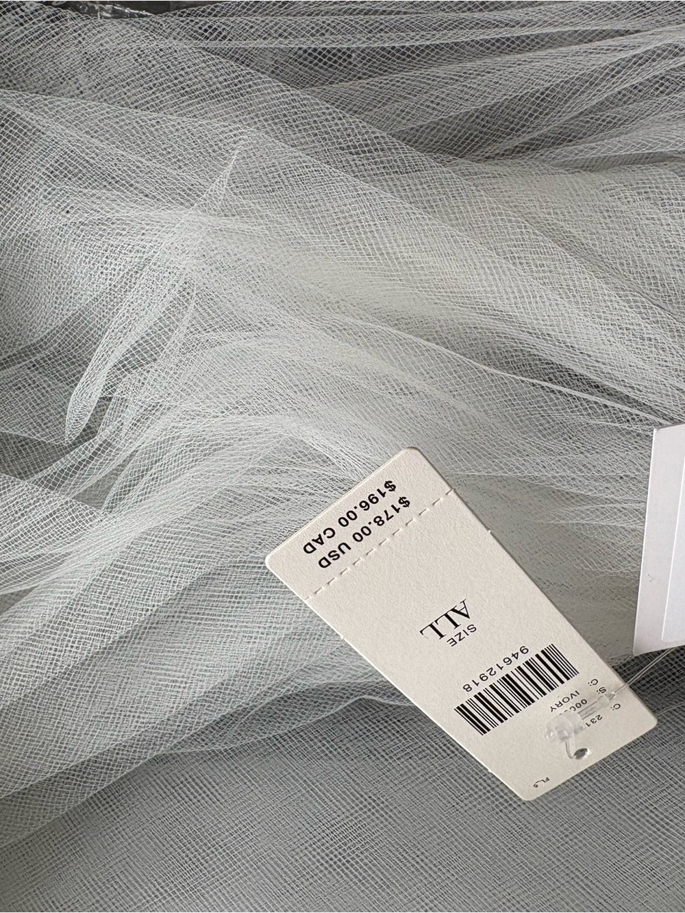 Anthropologie BHLDN Magdelena Cathedral Veil
- Elegant Long Tulle Veil - Picture 3 of 7